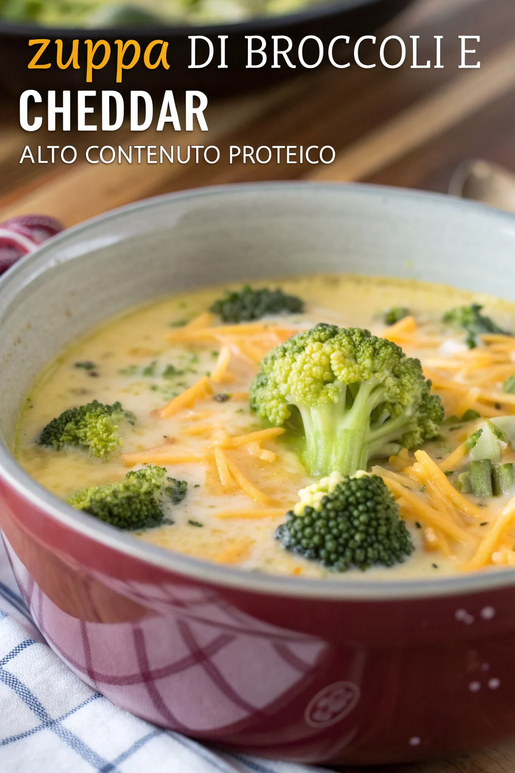 A delicious plate of Zuppa di Broccoli e Cheddar ad Alto Contenuto Proteico