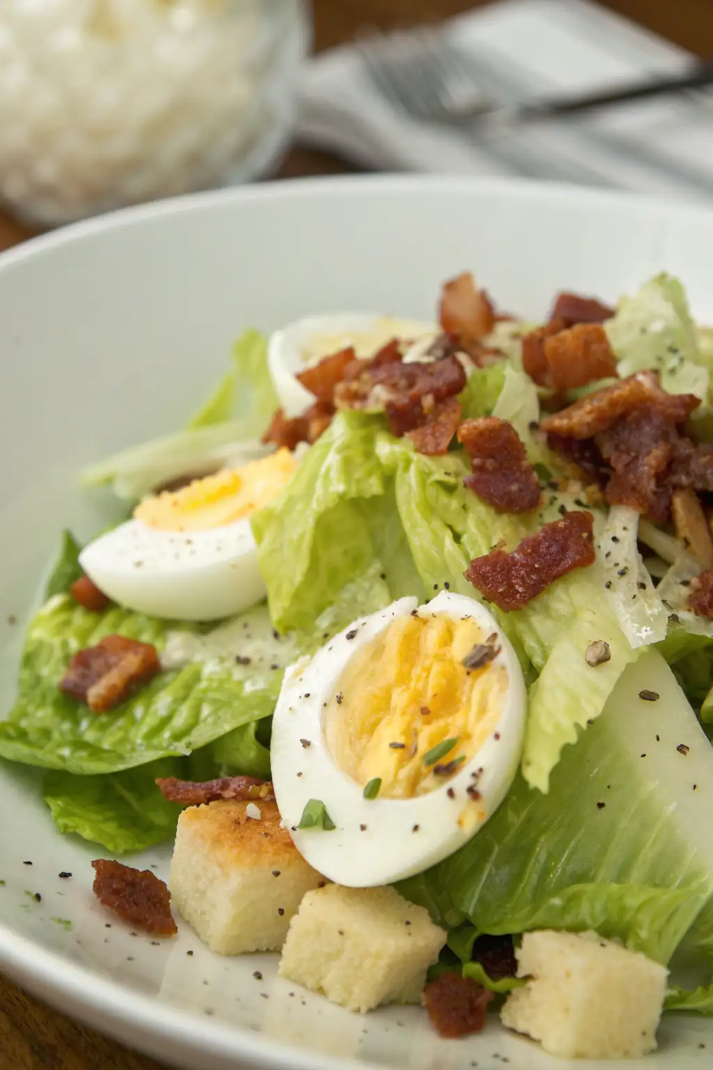 A delicious plate of Insalata Lyonnaise di Chef John